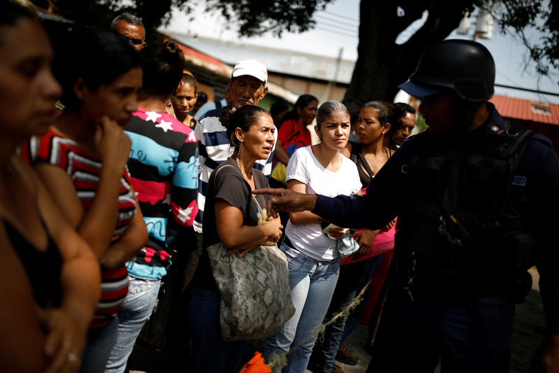 © Reuters. Venezuela arresta a cinco policías por un incidente mortal en una cárcel