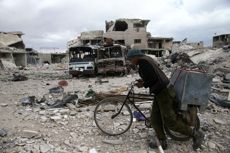 © Reuters. التلفزيون السوري: معلومات عن اتفاق بشأن استسلام المعارضة في دوما