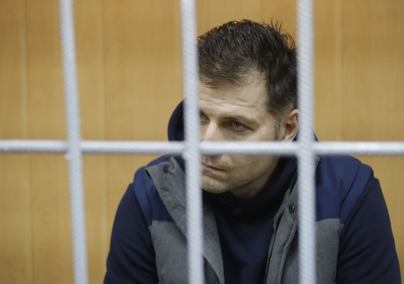 © Reuters. Магомед Магомедов, брат и деловой партнер совладельца группы Сумма Зиявудина Магомедова, на слушании в Тверском суде Москвы