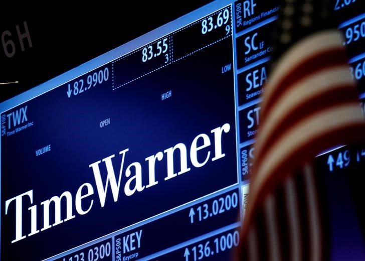 © Reuters. FILE PHOTO: Ticker and trading information for media conglomerate Time Warner Inc. is displayed at the post where it is traded on the floor of the New York Stock Exchange in New York City