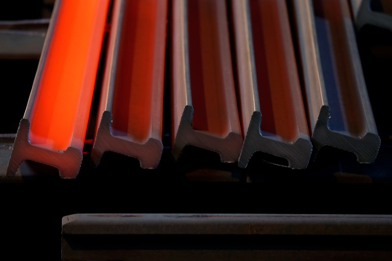 © Reuters. FILE PHOTO: Freshly laminated rails are seen during the cooling process at the Tata Steel factory in Hayange