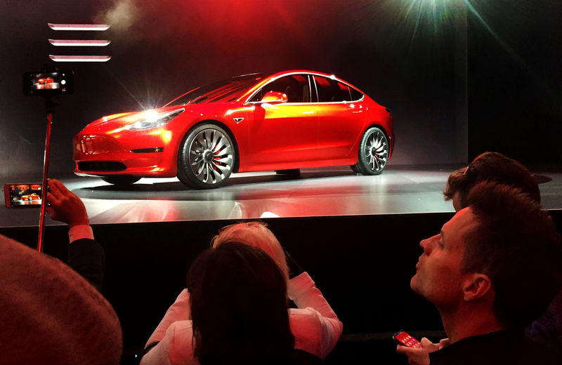 © Reuters. FILE PHOTO: A Tesla Model 3 sedan is displayed during its launch in Hawthorne