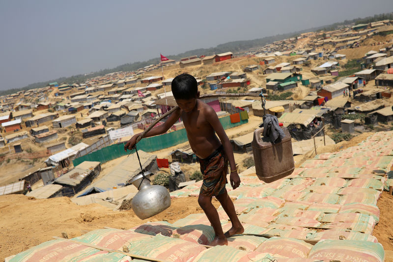 © Reuters. مستشارون: الأمطار الموسمية قد تسقط عددا كبيرا من الوفيات بين لاجئي ميانمار