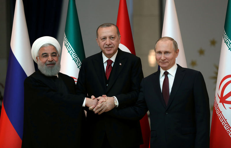 © Reuters. تركيا وروسيا وإيران: ينبغي إتاحة المجال للسوريين للعودة إلى بلادهم