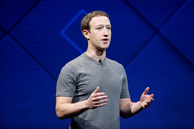 © Reuters. FILE PHOTO: Facebook Founder and CEO Zuckerberg speaks in San Jose