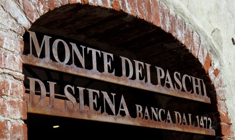 © Reuters. FILE PHOTO: The entrance of Monte Dei Paschi di Siena is seen in San Gusme near Siena, Italy