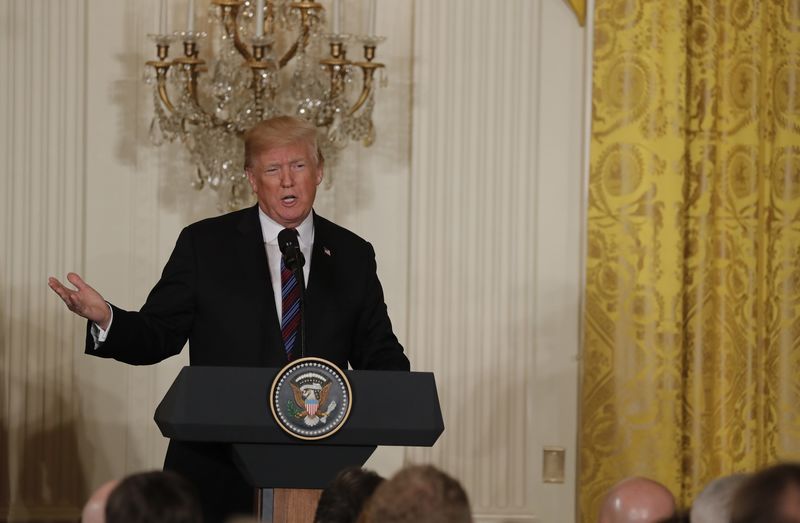 © Reuters. U.S. President Trump holds joint news conference with Baltic leaders at the White House in Washington