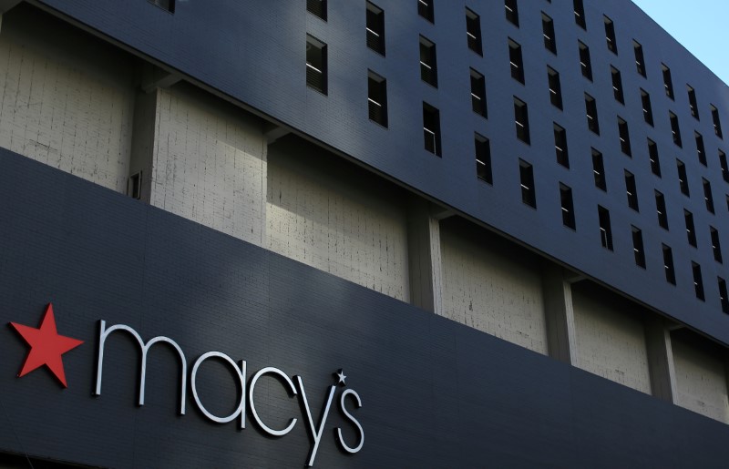 © Reuters. FILE PHOTO: The Macy's logo is pictured on the side of a building in down town Los Angeles