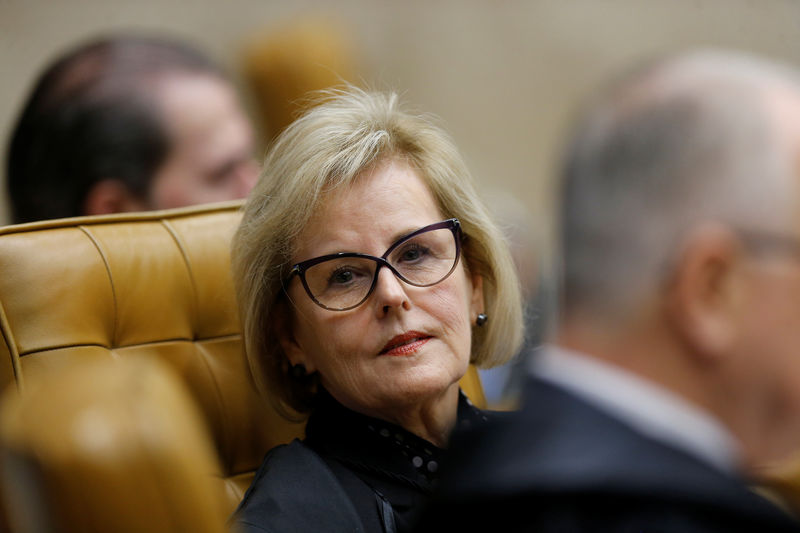 © Reuters. A ministra do Supremo Tribunal Federal, Rosa Weber, durante julgamento sobre habeas corpus do ex-presidente Luiz Inácio Lula da Silva, em Brasília, no Brasil