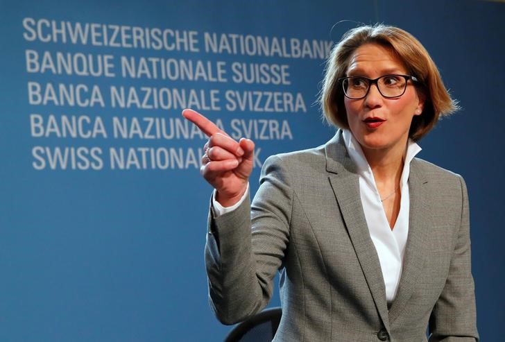 © Reuters. SNB Governing Board member Maechler gestures after a news conference in Bern