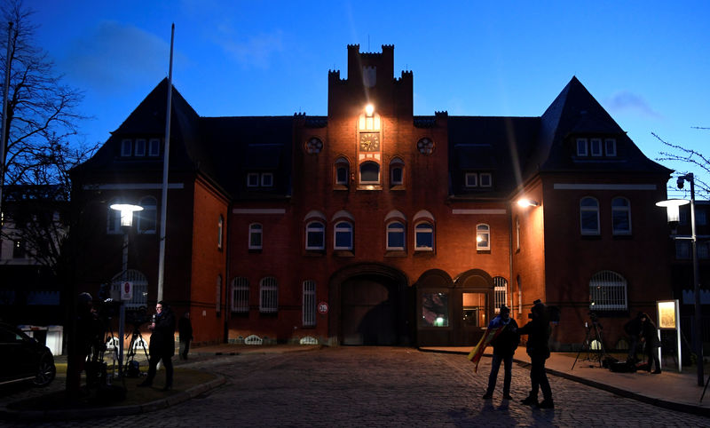 © Reuters. Journalists stand in front of the prison in Neumuenster