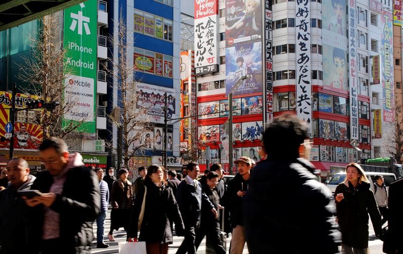 © Reuters. People cross a street in the Akihabara shopping district in Tokyo