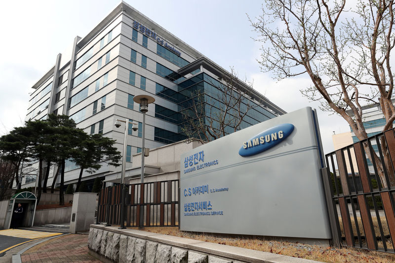 © Reuters. A Samsung Electronics office is seen in Suwon