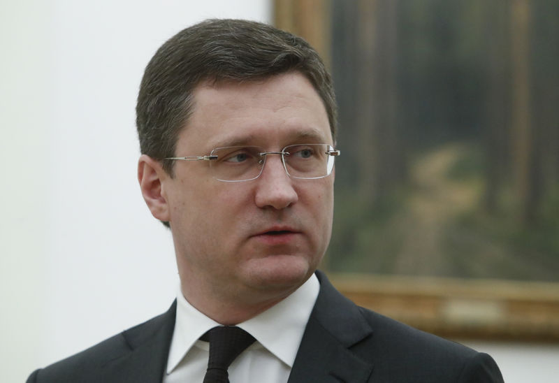 © Reuters. Russian Energy Minister Alexander Novak waits before a meeting of Russian President Vladimir Putin with Qatar's Emir Sheikh Tamim bin Hamad al-Thani at the Kremlin in Moscow