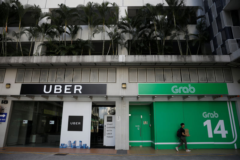 © Reuters. FILE PHOTO: A view of Uber and Grab offices in Singapore
