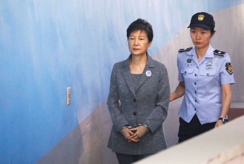 © Reuters. Ex-presidente da Coreia do Sul Park Geun-hye chega a tribunal em Seul