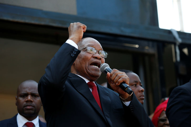 © Reuters. رئيس جنوب أفريقيا السابق زوما يدفع ببراءته من اتهامات بالفساد