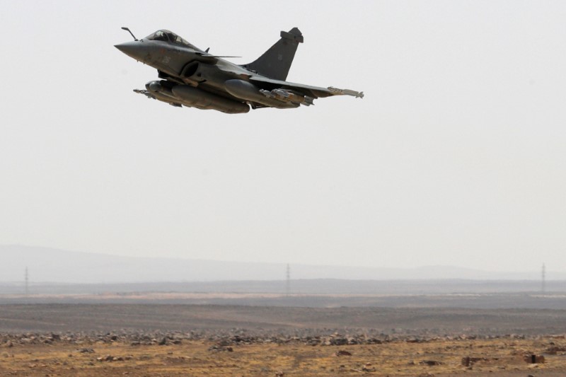 © Reuters. A Rafale jet fighter takes off from an airbase in Jordan