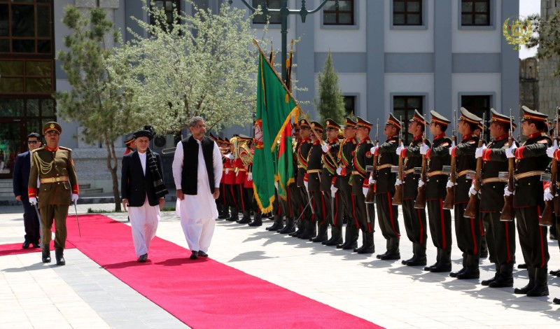 © Reuters. اجتماع زعيمي باكستان وأفغانستان بعد مزاعم عن ضربة جوية