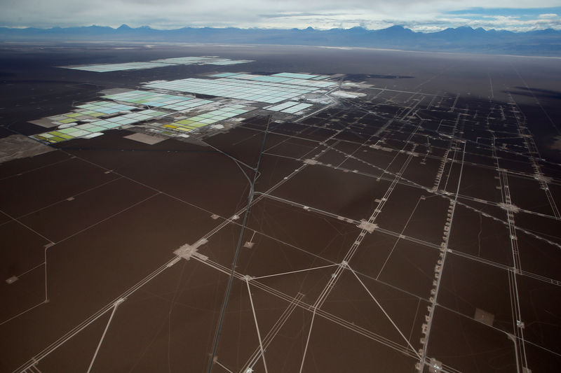 © Reuters. FILE PHOTO: Aerial view shows the brine pools and roads of the SQM lithium mine on the Atacama salt flat, in the Atacama Desert