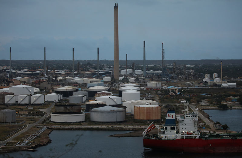 © Reuters. View of Isla refinery in Willemstad on the island of Curacao