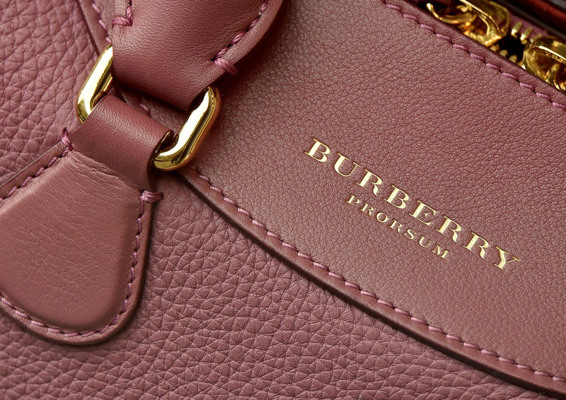 © Reuters. FILE PHOTO: A handbag on display at a Burberry store in London, Britain