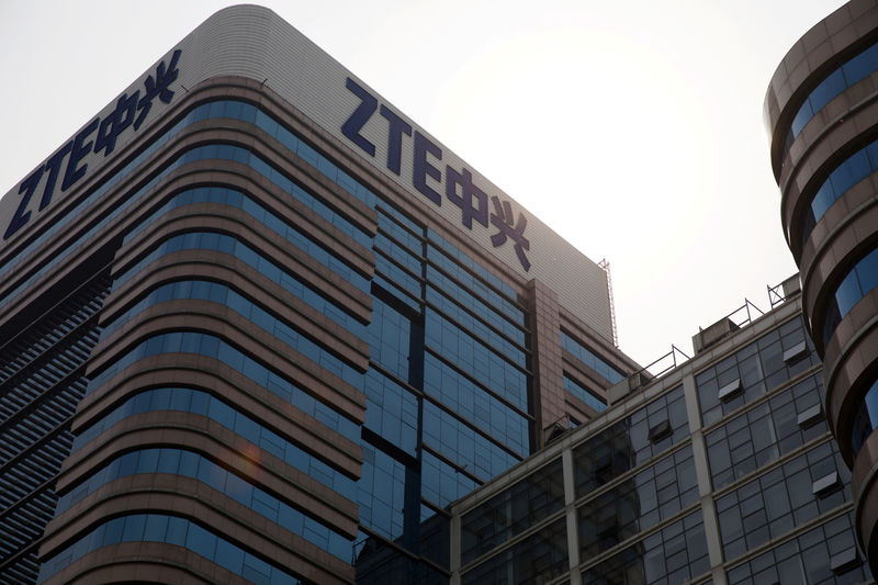 © Reuters. FILE PHOTO: The logo of ZTE Corp is seen on its building in Beijing
