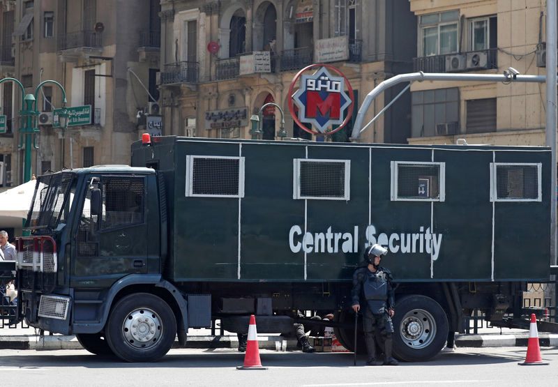 © Reuters. مصر تحبس 20 بتهمة المشاركة في احتجاجات على زيادة أسعار تذاكر المترو