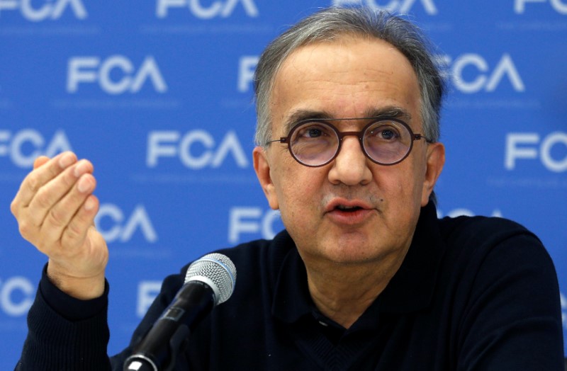 © Reuters. FILE PHOTO: FCA's Marchionne speaks at the North American International Auto Show in Detroit