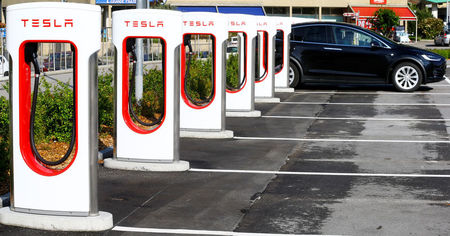 © Reuters. An electric-powered Tesla car stands at a charging station in Melide