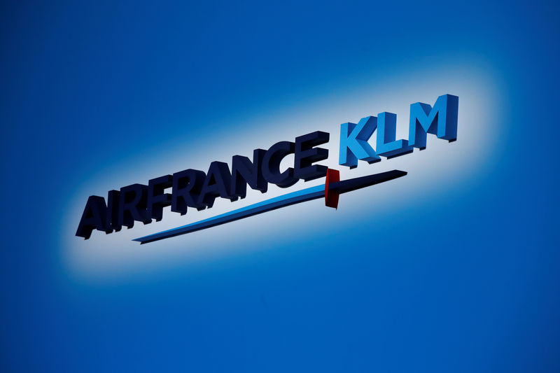 © Reuters. The Air France-KLM company logo is seen at the annual shareholder meeting in the La Defense business district in Puteaux