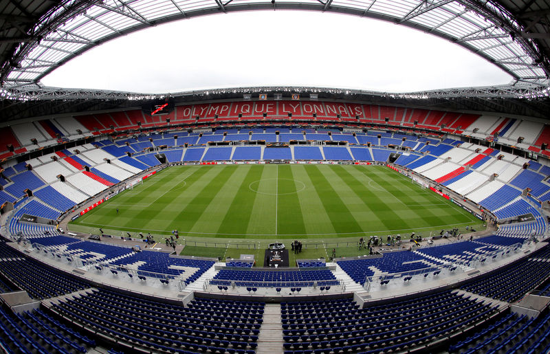 © Reuters. A LYON, DES MESURES DE SÉCURITÉ EXCEPTIONNELLES POUR LA FINALE DE L'UEFA