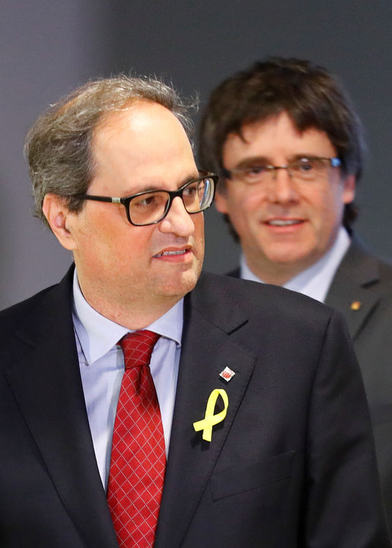 © Reuters. Torra pide a Rajoy "fecha y lugar" para iniciar diálogo