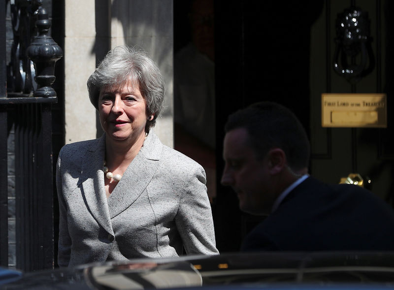 © Reuters. Britain's Prime Minister Theresa May leaves 10 Downing Street, in London