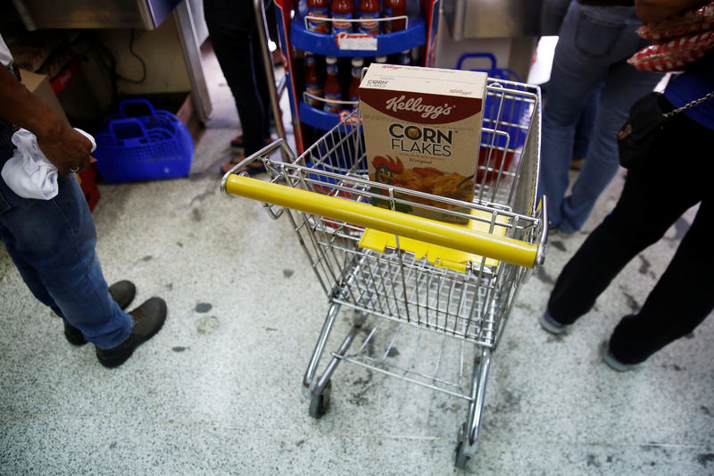 © Reuters. A box of corn flakes made by Kellogg is seen on a shopping cart inside a local shop in Caracas