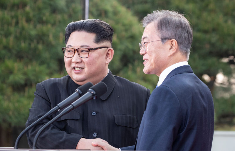 © Reuters. Presidente sul-coreano, Moon Jae-in, e líder da Coreia do Norte, Kim Jong Un