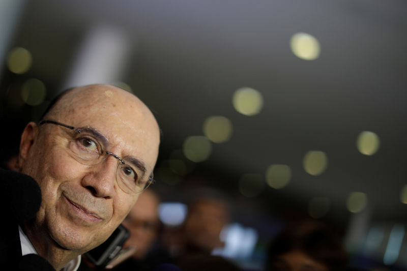 © Reuters. Henrique Meirelles, pré-candidato à Presidência pelo MDB, dá entrevista em Brasília