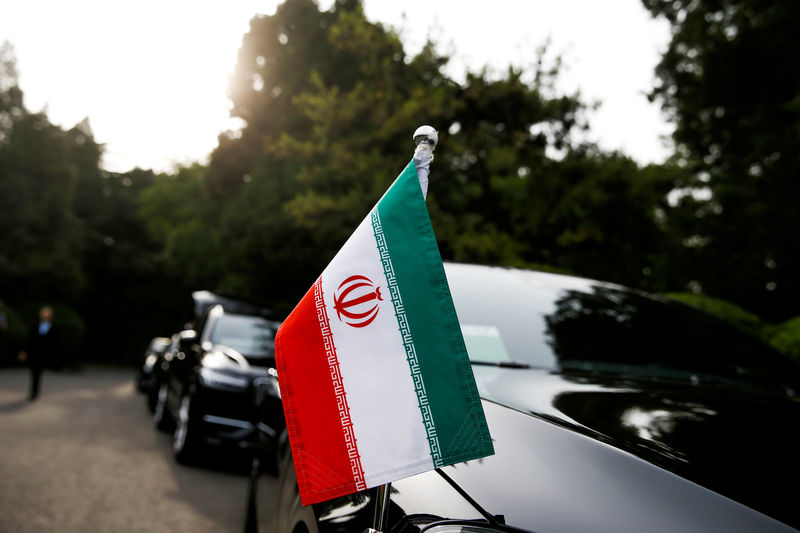 © Reuters. FILE PHOTO: Cars of the Iranian delegation are seen parked outside a building of the Diaoyutai state guesthouse as Iranian Foreign Minister Mohammad Javad Zarif meets Chinese State Councillor and Foreign Minister Wang Yi in Beijing