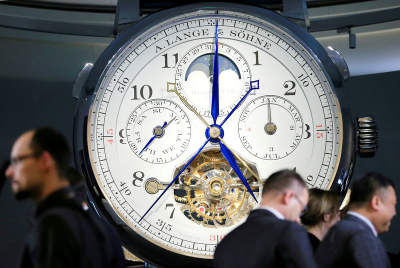 © Reuters. FILE PHOTO: Visitors view the A. Lange & Soehne stand during the opening day of the SIHH fair in Geneva