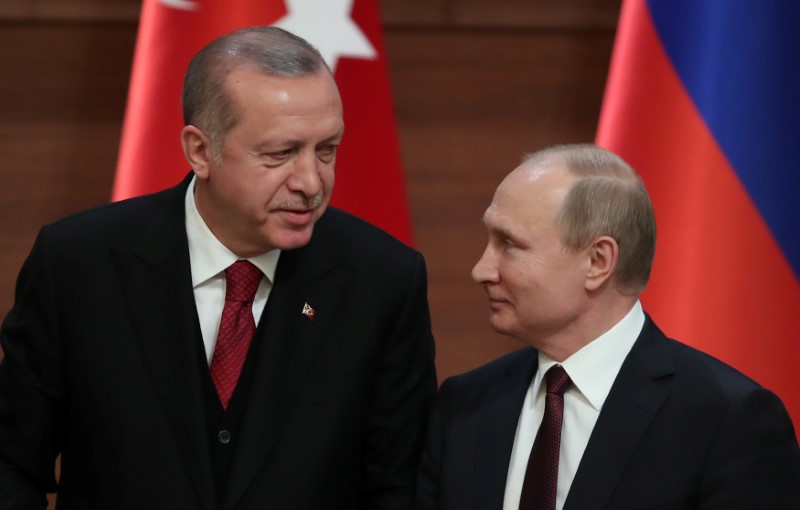 © Reuters. Presidentes da Turquia, Tayiip Erdogan, e da Rússia, Vladimir Putin, durante entrevista conjunta em Ancara