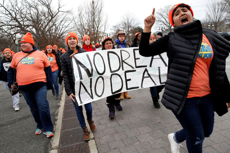 © Reuters. FILE PHOTO: Protesters who call for an immigration bill addressing the so-called Dreamers young adults who were brought to the United States as children rally on Capitol Hill in Washington
