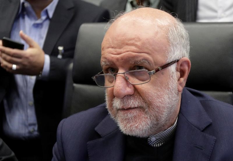 © Reuters. وزير النفط الإيراني يقول توتال لن تدفع غرامة إذا انسحبت من مشروع للغاز