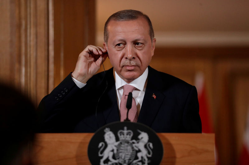 © Reuters. Presidente da Turquia, Tayiip Erdogan, durante entrevista coletiva em Londres