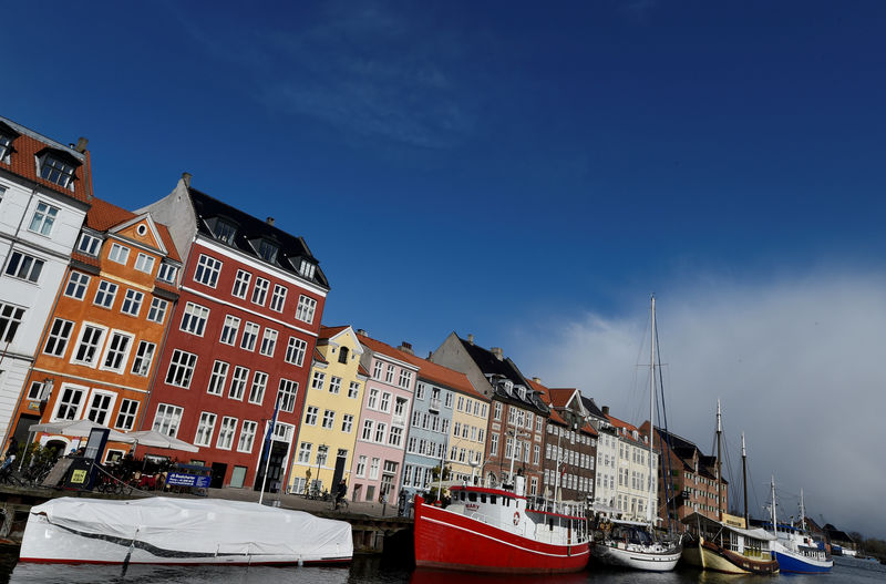 © Reuters. FILE PHOTO: Ships are pictured at the famous landmark Nyhavn in Copenhagen