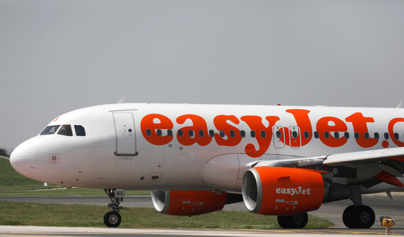 © Reuters. An easyJet Airbus A319 plane taxis at Lisbon's airport