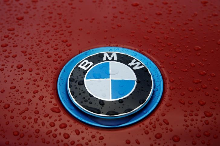 © Reuters. FILE PHOTO: Raindrops cover the bonnet of a BMW car in London