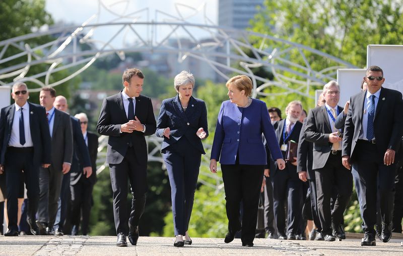 © Reuters. French President Macron, British Prime Minister May and German Chancellor Merkel during the EU-Western Balkans Summit in Sofia