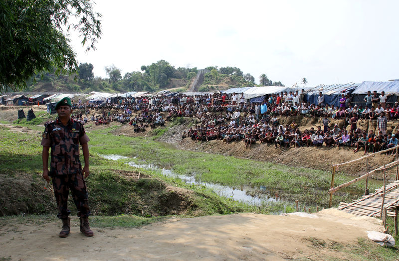 © Reuters. مسؤول أمريكي يدعو ميانمار لوقف العنف ضد الروهينجا