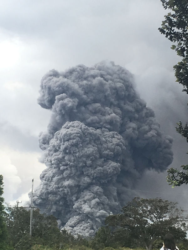 © Reuters. هيئة: انفجار ضخم في بركان كيلاويا في هاواي