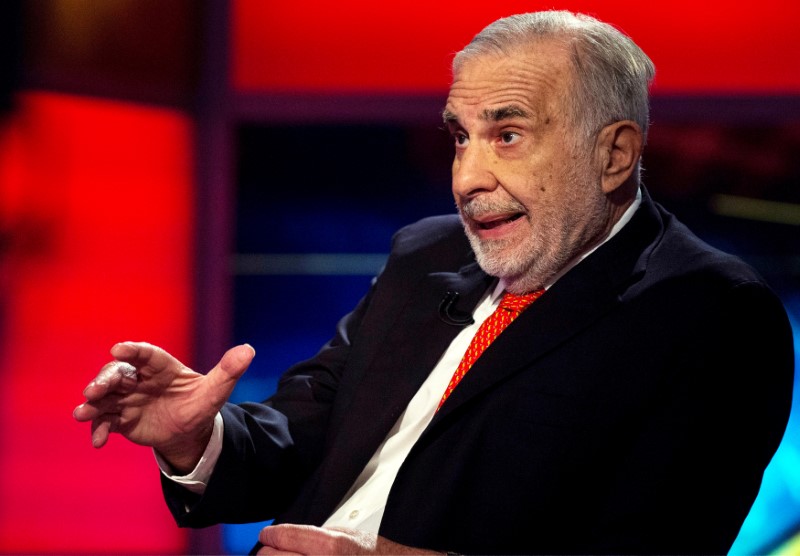 © Reuters. FILE PHOTO: Icahn gives an interview on FOX Business Network's Neil Cavuto show in New York